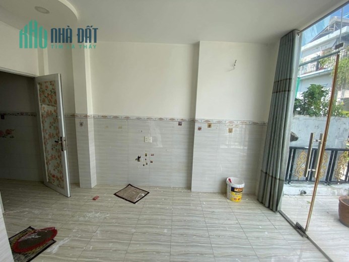 Cho thuê Phòng full nội thất, ban công bự tại 25 Nguyễn Thái Học, P1, quận Bình Thạnh