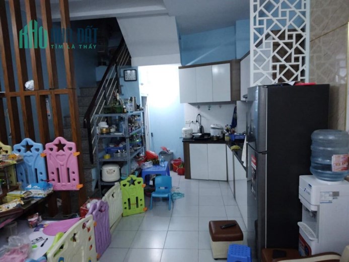 Cho thuê nhà lĩnh nam, dt35x4tầng. Giá 11tr