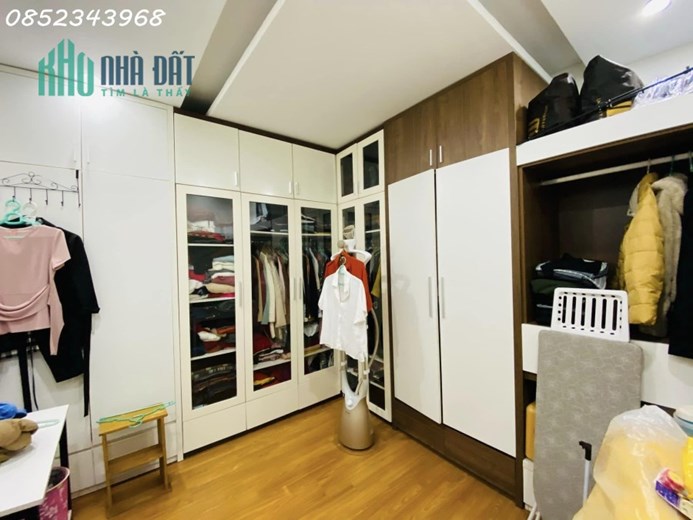 Bán nhà phố Hoa Bằng, Cầu Giấy, 40m2, 5 tầng, gara ô tô 7 chỗ, tặng nội thất, giá 8 tỷ