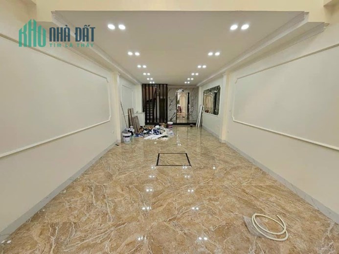 CẦN BÁN CĂN NHÀ SÂN VƯỜN 85M2 - 6 TẦNG THANG MÁY Ở PHỐ NGUYỄN VĂN CỪ - LONG BIÊN .