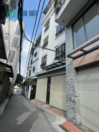 NHÀ ĐẸP SÁT HỒ BỒ ĐỀ -  Ô TÔ ĐỖ CỔNG - NHÀ CỰC ĐẸP.