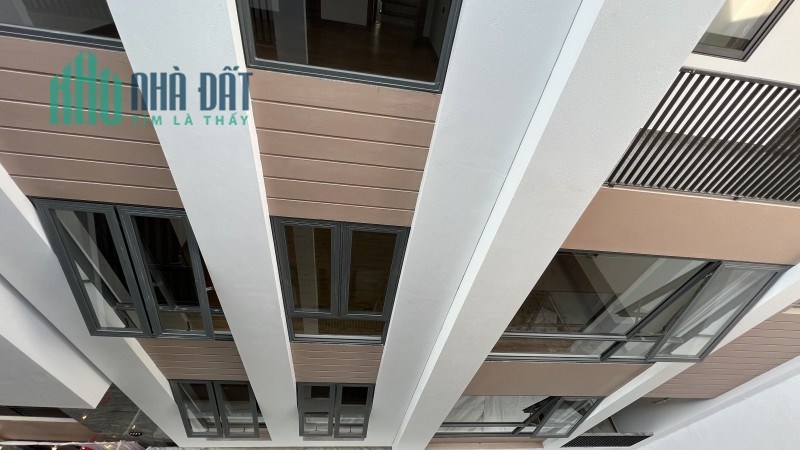 NHÀ ĐẸP SÁT HỒ BỒ ĐỀ -  Ô TÔ ĐỖ CỔNG - NHÀ CỰC ĐẸP.