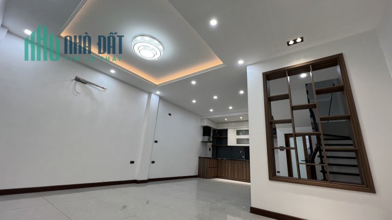 NHÀ ĐẸP SÁT HỒ BỒ ĐỀ -  Ô TÔ ĐỖ CỔNG - NHÀ CỰC ĐẸP.