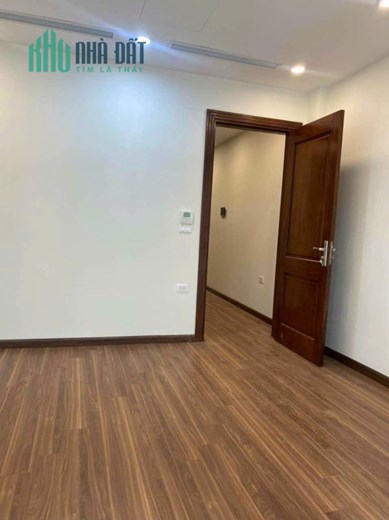 NHÀ SÁT  ĐÀI TH HÀ NỘI. NHÀ MỚI, HAI THOÁNG - KHU VIP - PHÂN LÔ - THANG MÁY - Ô TÔ KINH DOANH. Diện