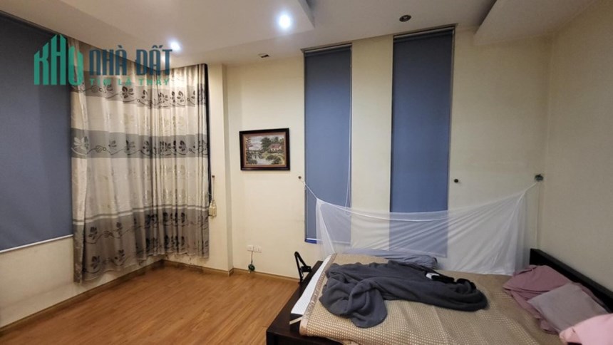 Bán nhà mặt phố Hoàng Mai, 62m, 8m mặt tiền, oto đỗ cửa, kinh doanh sầm uất, 12 tỷ