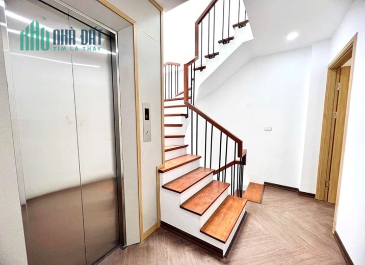 Giá chỉ 12,5 tỷ, sở hửu ngay nhà 7 tầng thang máy Láng Hạ, DT 50m2, MT 4m.