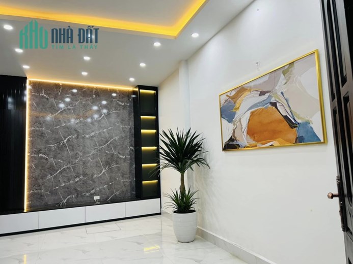 . Bán nhà Xuân Thuỷ ,  nhà mới đẹp lung linh , 42m , 5,95 tỷ
