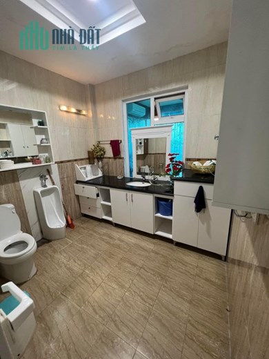 Bán nhà 5 T, MP Mỹ Đình 148m2, Vỉa hè, Mặt tiền rộng Giá 31.5 tỷ
