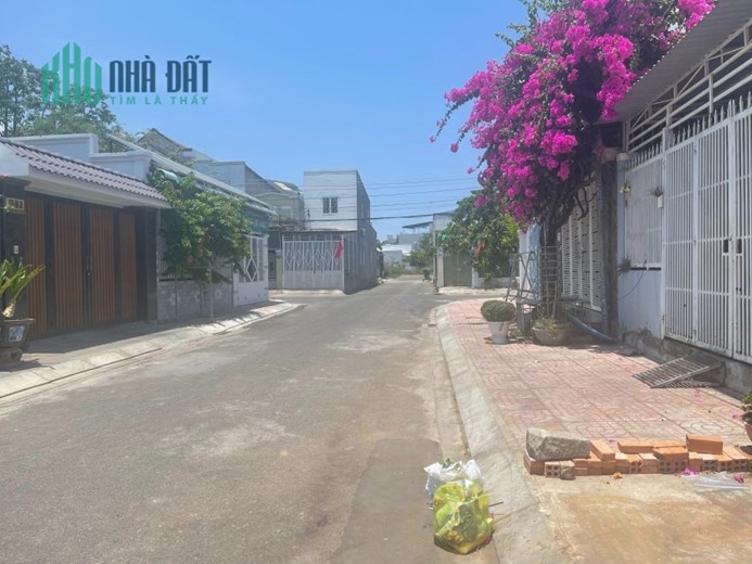 Bán nhà riêng 2 lô liền kề - giấy tờ đầy đủ - nhà chính chủ - thương lượng