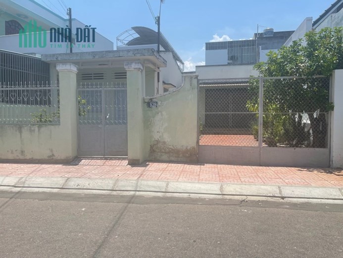 Bán nhà riêng 2 lô liền kề - giấy tờ đầy đủ - nhà chính chủ - thương lượng