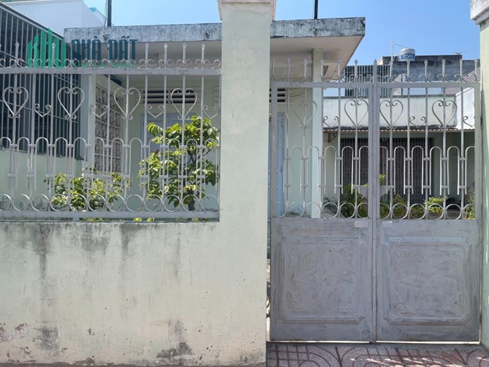 Bán nhà riêng 2 lô liền kề - giấy tờ đầy đủ - nhà chính chủ - thương lượng