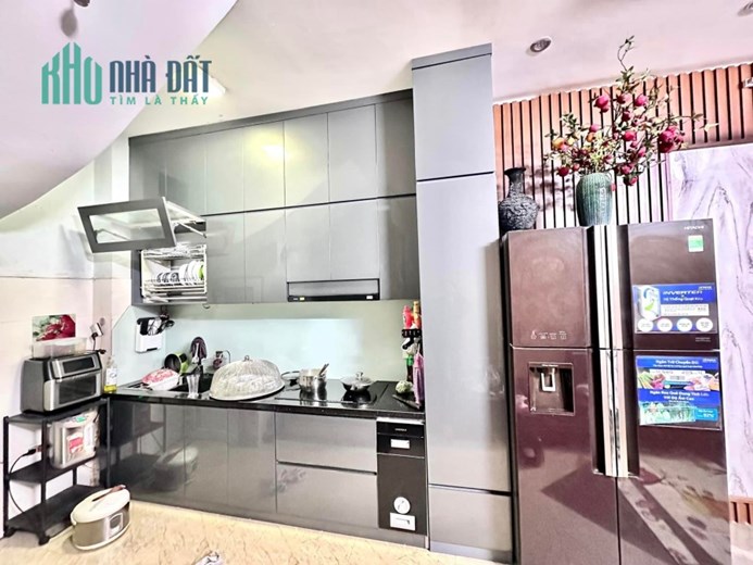 Nhà La Khê, đẹp mê, 33m sát bể bơi, giá chỉ 2.91 tỷ