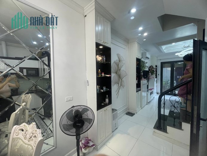 Bán nhà 77m2 phố Âu Cơ, Tây Hồ Ô tô đỗ cổng Mặt tiền Đầu tư 2 Ô tô tránh 20m 6 Tỷ