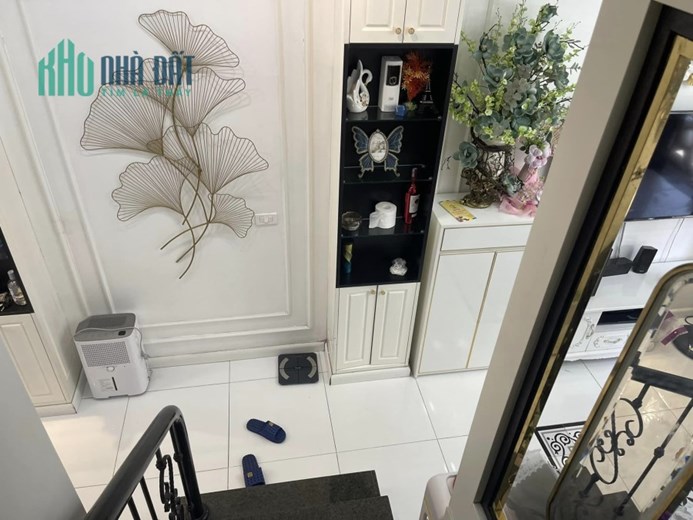 Bán nhà 77m2 phố Âu Cơ, Tây Hồ Ô tô đỗ cổng Mặt tiền Đầu tư 2 Ô tô tránh 20m 6 Tỷ