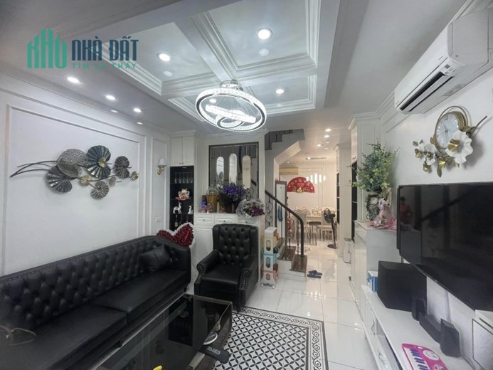 Bán ngôi nhà 79m2 phố Âu Cơ, Tây Hồ Ô tô đỗ cổng Mặt tiền rộng 20m Ô tô tránh 6 Tỷ