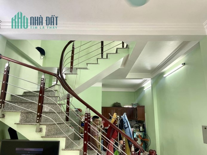 Bán căn nhà 77m2 phố Âu Cơ, Tây Hồ Ô tô đỗ cổng Mặt tiền rộng 2 Ô tô tránh 20m 6.1 Tỷ