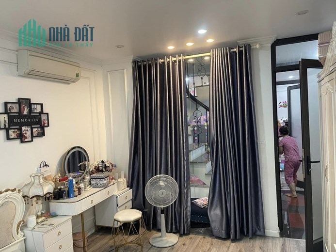 Bán ngôi nhà 77m2 phố Âu Cơ, Tây Hồ Ô tô đỗ cửa Mặt tiền Đầu tư 20m ngõ Ô tô tránh 6 Tỷ