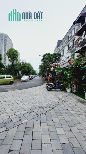 Lô góc liền kề Lacasta 88m2 đường 18m view trọn công viên. Hiện đang cho thuê kinh doanh quán