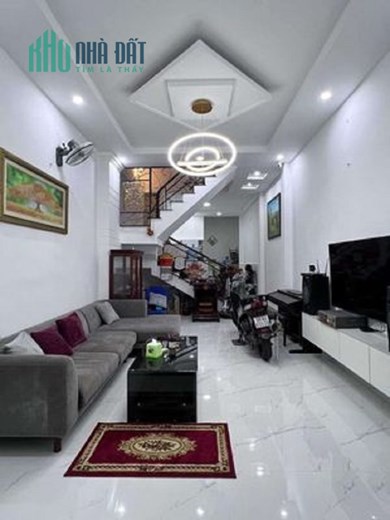 Nhà MT trung tâm Tân Phú, Tân Sơn Nhì, 130m2, 5 tầng, tặng nội thất. Ninh mặt tiền.