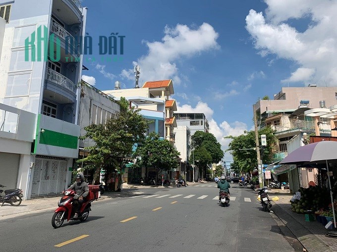 Nhà MT trung tâm Tân Phú, Tân Sơn Nhì, 130m2, 5 tầng, tặng nội thất. Ninh mặt tiền.
