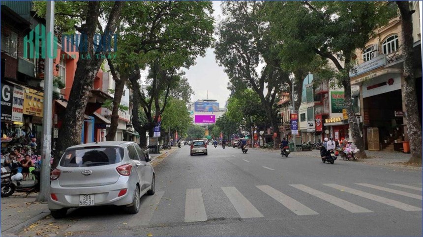 Bán mảnh đất vàng Bà Triệu  257m2 tặng nhà 4 tầng , siêu hiếm còn sót lại, 258 tỷ