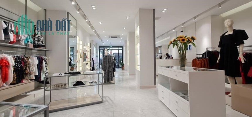 Bán mảnh đất vàng Bà Triệu  257m2 tặng nhà 4 tầng , siêu hiếm còn sót lại, 258 tỷ