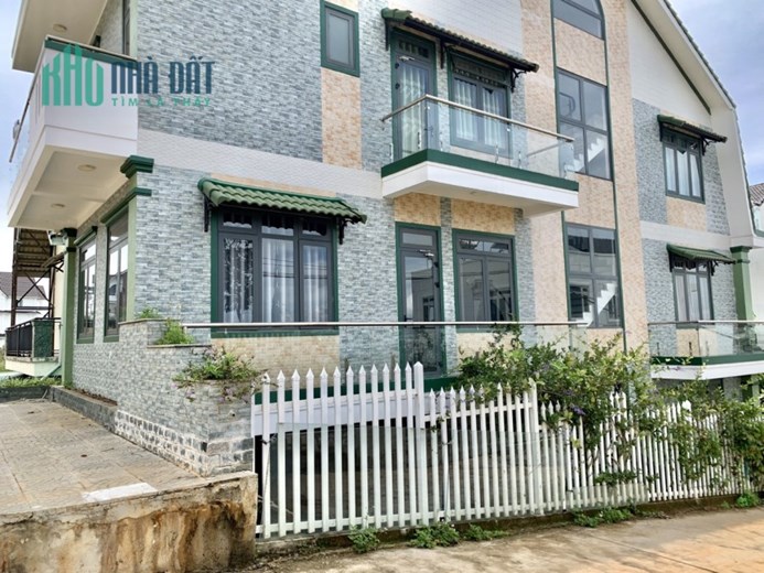 CẦN BÁN BIỆT THỰ MỚI ĐẸP FULL NỘI THẤT 3 MẶT TIỀN ĐƯỜNG HẺM NGÔ GIA TỰ- P12- ĐÀ LẠT