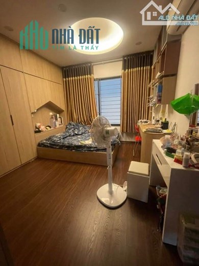 Bán Nhà mặt phố Bạch Mai , vỉa hè, thoáng trước sau 70m giá 18.2 tỷ mặt tiền cực rộng