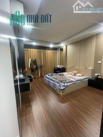 Bán Nhà mặt phố Bạch Mai , vỉa hè, thoáng trước sau 70m giá 18.2 tỷ mặt tiền cực rộng