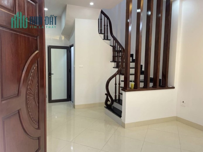 Bán căn nhà 30m2 Mặt phố Âu Cơ, Tây Hồ 6 tầng Vỉa hè 3m Kinh doanh vô đối 3.3 Tỷ
