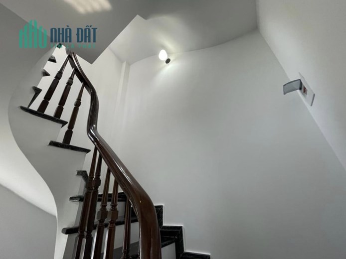Bán ngôi nhà 33m2 Mặt phố Âu Cơ, Tây Hồ 6 phòng Vỉa hè Kinh doanh đa dạng 3.4 Tỷ