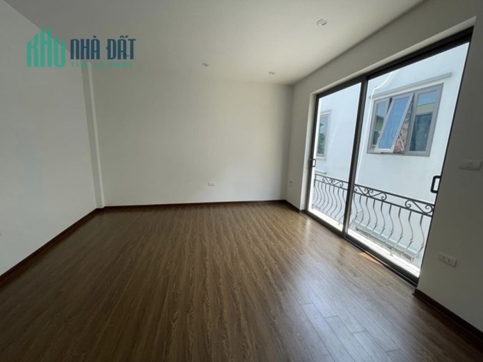 Bán ngôi nhà 33m2 Mặt phố Âu Cơ, Tây Hồ 6 phòng Vỉa hè Kinh doanh đa dạng 3.4 Tỷ