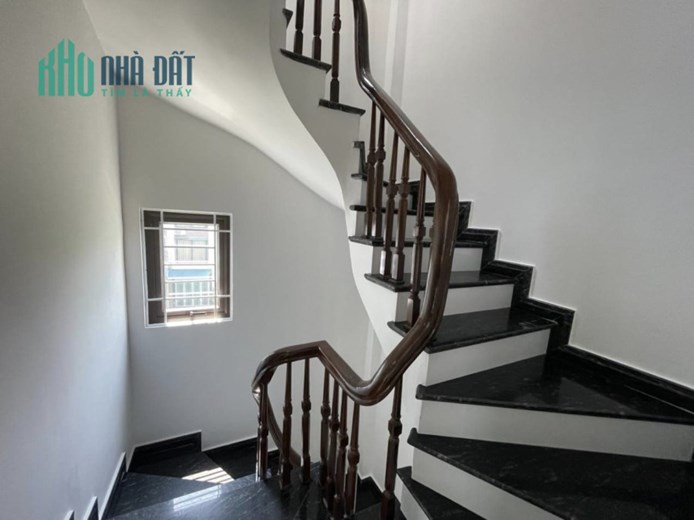 Bán nhà 31m2 Mặt phố Âu Cơ, Tây Hồ 6 tầng Vỉa hè 3m Kinh doanh siêu đỉnh 3.2 Tỷ
