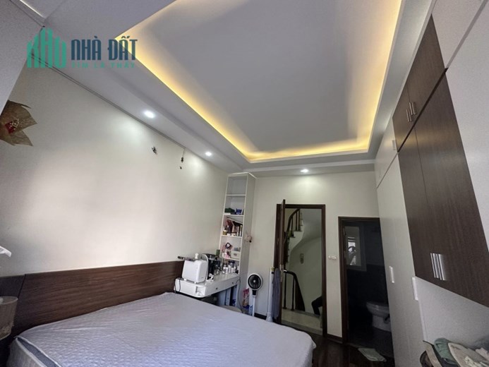 Bán ngôi nhà 30m2 Mặt phố Âu Cơ, Tây Hồ 6 tầng Vỉa hè Kinh doanh siêu tốt 3.1 Tỷ