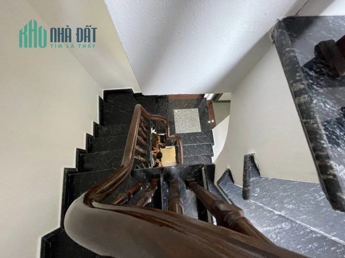Bán căn nhà 30m2 Mặt phố Âu Cơ, Tây Hồ 6 tầng Vỉa hè 3m Kinh doanh siêu tốt 3.3 Tỷ