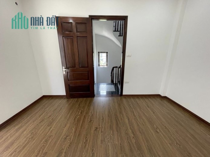 Bán nhà 32m2 Mặt phố Âu Cơ, Tây Hồ 6 ngủ Vỉa hè Kinh doanh vô đối 3.3 Tỷ