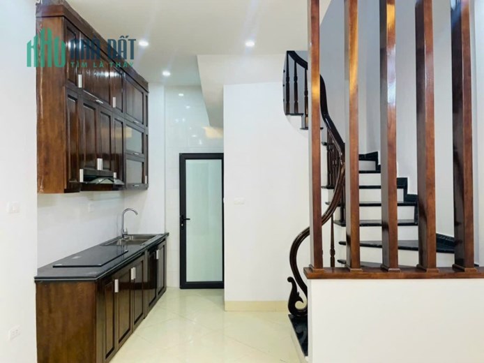 Bán ngôi nhà 33m2 Mặt phố Âu Cơ, Tây Hồ 6 tầng Vỉa hè 3m Kinh doanh đắc địa 3.1 Tỷ