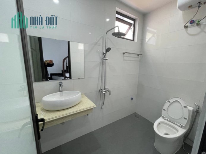 Bán căn nhà 31m2 Mặt phố Âu Cơ, Tây Hồ 6 tầng Vỉa hè Kinh doanh bất chấp 3.3 Tỷ