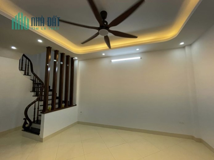 Bán nhà 31m2 Mặt phố Âu Cơ, Tây Hồ 6 phòng Vỉa hè rộng Kinh doanh Sầm uất 3.2 Tỷ