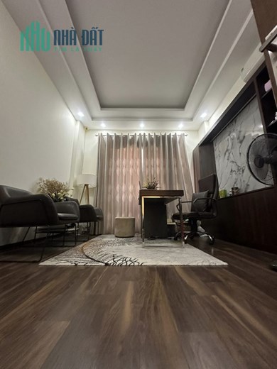 Bán căn nhà 30m2 Mặt phố Âu Cơ, Tây Hồ 6 tầng Vỉa hè rộng Kinh doanh đỉnh 3.3 Tỷ