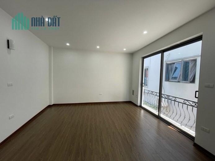 Bán căn nhà 30m2 Mặt phố Âu Cơ, Tây Hồ 6 tầng Vỉa hè rộng Kinh doanh đỉnh 3.3 Tỷ