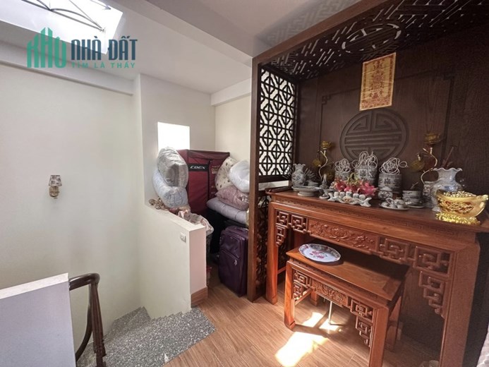 Bán nhà 33m2 Mặt phố Âu Cơ, Tây Hồ 6 ngủ Vỉa hè rộng Kinh doanh đỉnh cao 3.3 Tỷ