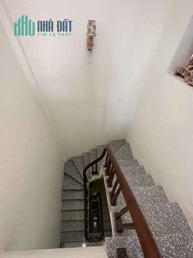Bán ngôi nhà 31m2 Mặt phố Âu Cơ, Tây Hồ 6 phòng Vỉa hè rộng Kinh doanh đắc địa 3.2 Tỷ