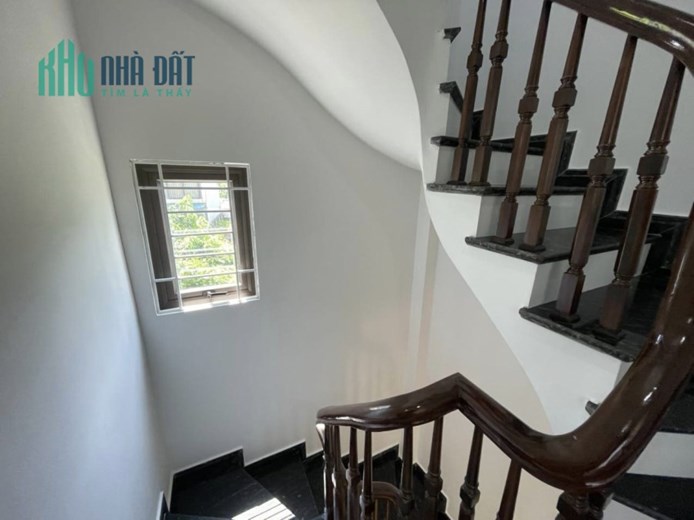Bán căn nhà 31m2 Mặt phố Âu Cơ, Tây Hồ 6 phòng Vỉa hè Kinh doanh đắc địa 3.3 Tỷ