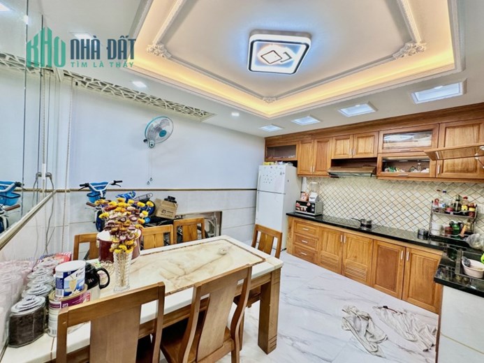 Bán nhà Tân Phú 5 lầu,6PN , nhà  tuyệt đẹp giá
chỉ 6,8 tỷ
