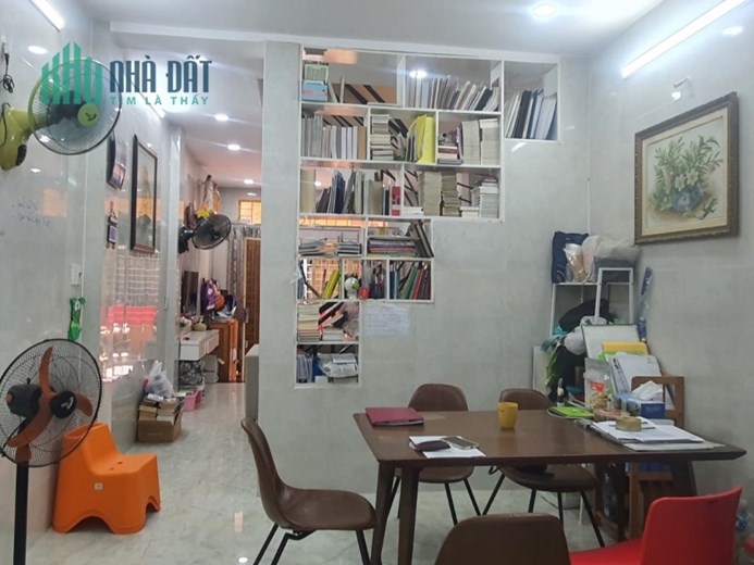 Ngộp nặng bán nhà Ông Ích Khiêm Quận 11 44m2 2 tầng HXH chỉ 4 tỷ 9 Thương lượng.