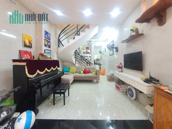 Ngộp nặng bán nhà Ông Ích Khiêm Quận 11 44m2 2 tầng HXH chỉ 4 tỷ 9 Thương lượng.