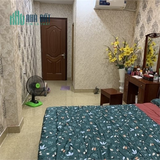 Nhà ngộp  Cách Mạng Tháng 8, Phường 5, Tân Bình – Hẻm 6m, 5 tầng, 7.6 tỷ.