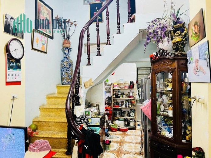 Nhỉnh 3 tỷ có nhà phố Giáp Nhất Thanh Xuân 30m 4 tầng 3PN ngõ nông rộng ô tô đỗ cổng  lh 0817606560