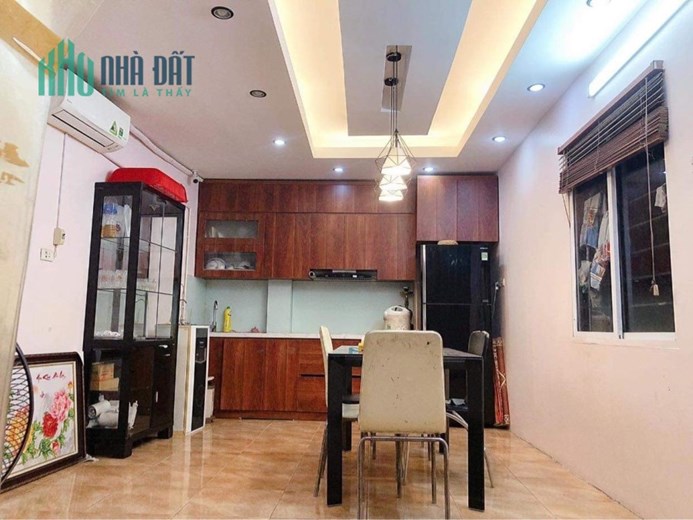Bán Gấp nhà Phố Quốc Tử Giám Lô gôc 10m ÔTô DT 33m 5Tầng MT 3,3m nhỉnh 4 tỷ.